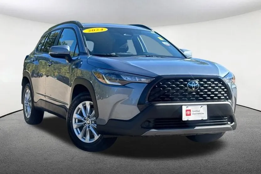 2024 Toyota Corolla Cross LE photo 1
