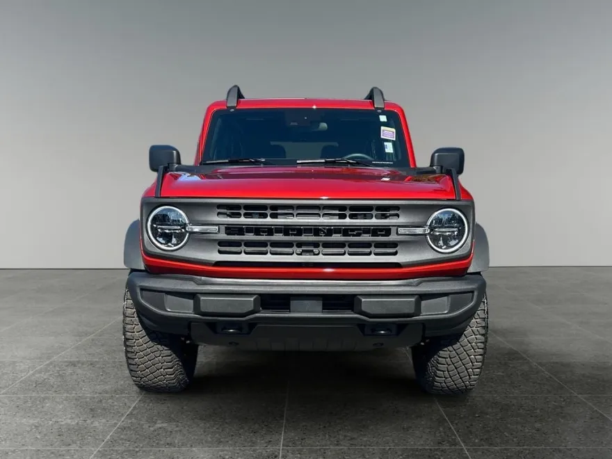 2023 Ford Bronco Base photo 1