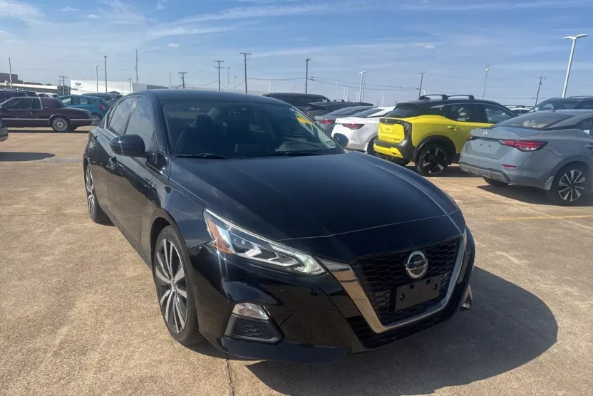 2020 Nissan Altima 2.5 SR photo 1