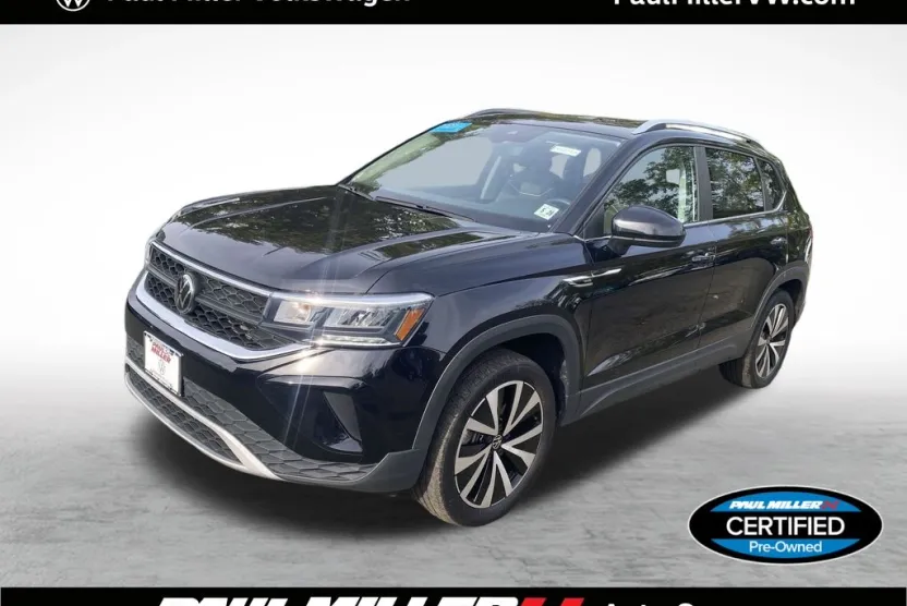 2023 Volkswagen Taos SE photo 1