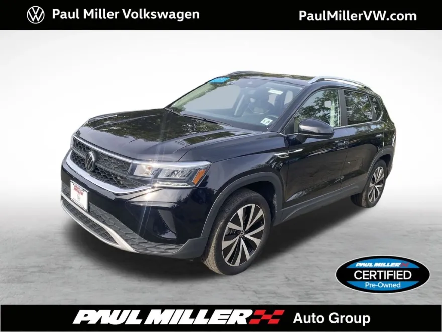 2023 Volkswagen Taos SE photo 1