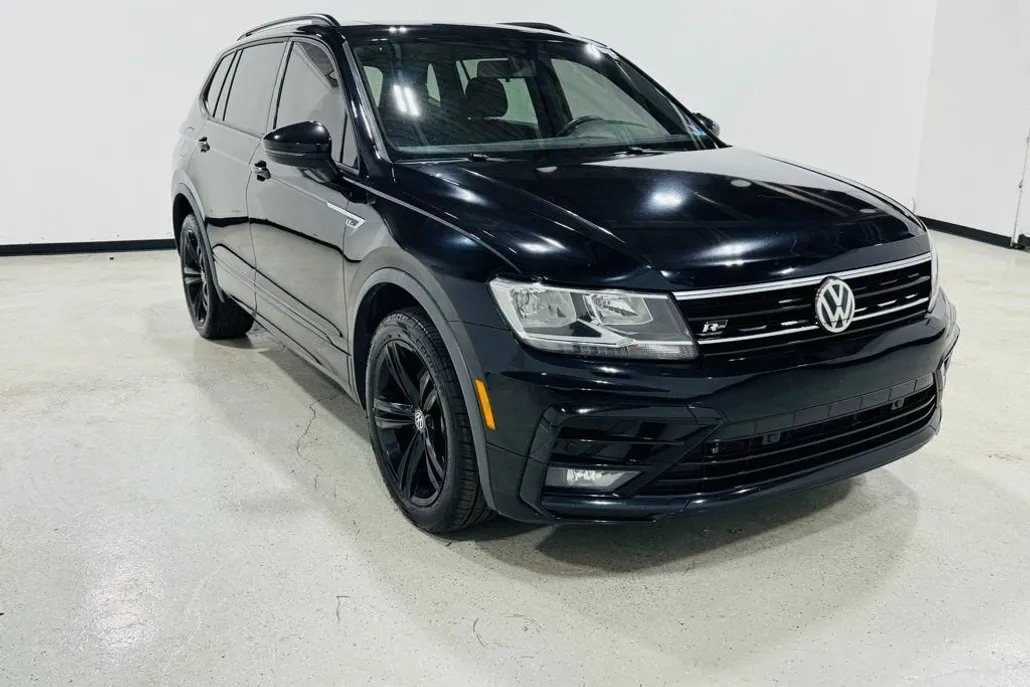 2019 Volkswagen Tiguan SEL R-Line photo 1