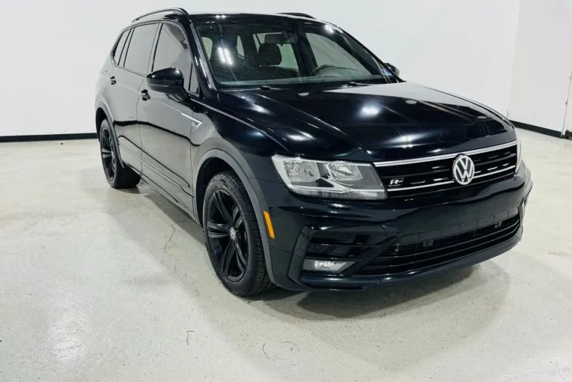 2019 Volkswagen Tiguan SEL R-Line photo 1
