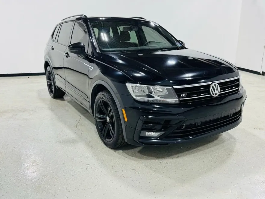 2019 Volkswagen Tiguan SEL R-Line photo 1