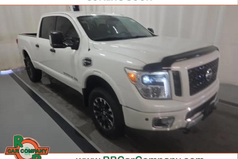2019 Nissan Titan photo 1
