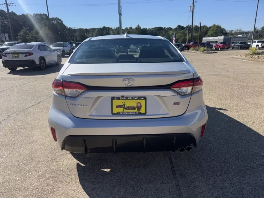 2024 Toyota Corolla SE photo 1