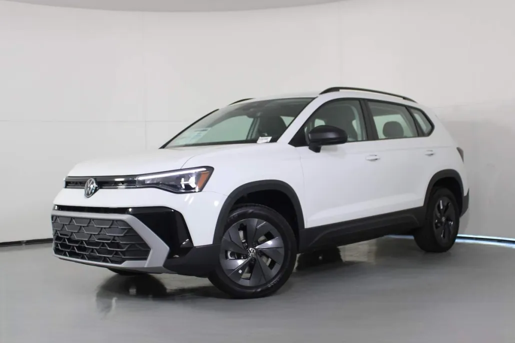 2025 Volkswagen Taos S photo 1