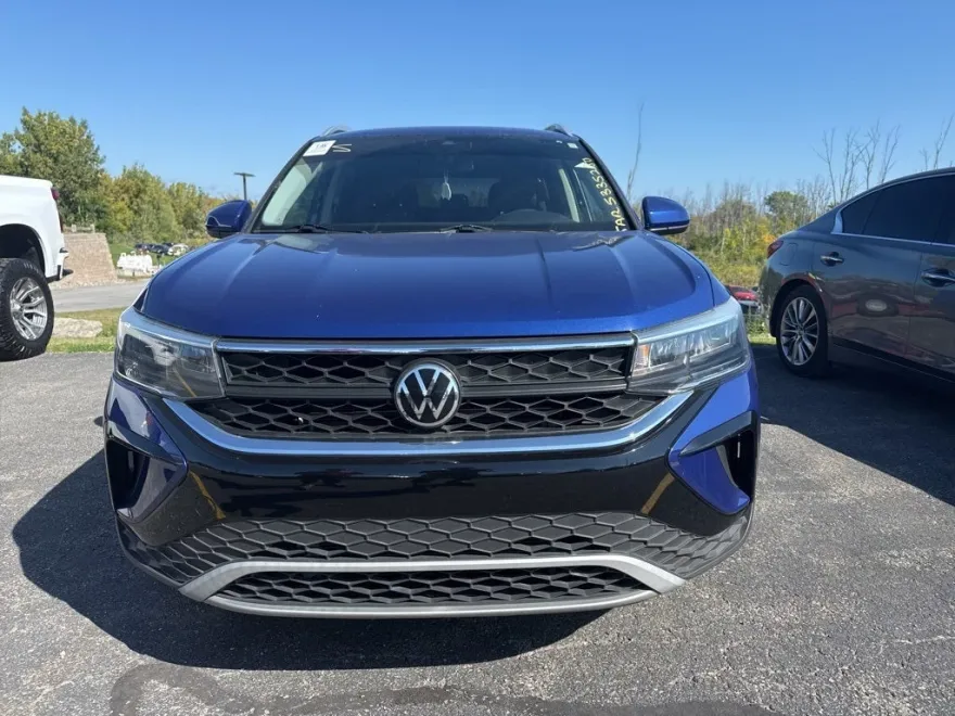 2022 Volkswagen Taos SE photo 1