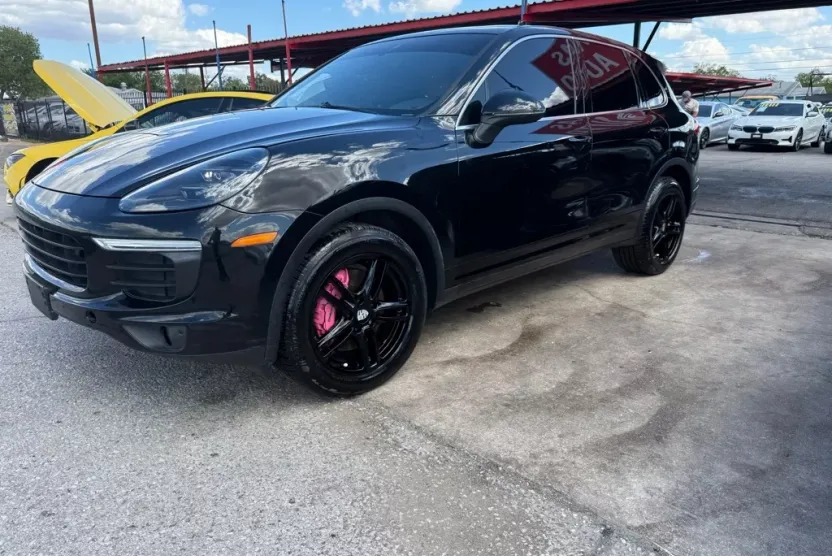 2016 Porsche Cayenne Base photo 1