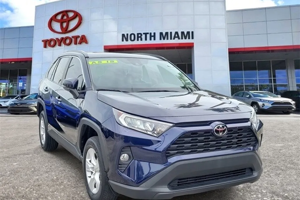 2021 Toyota RAV4 XLE photo 1