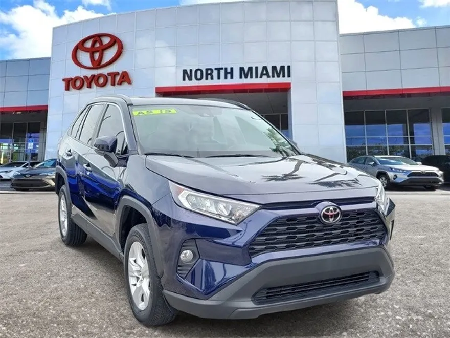 2021 Toyota RAV4 XLE photo 1