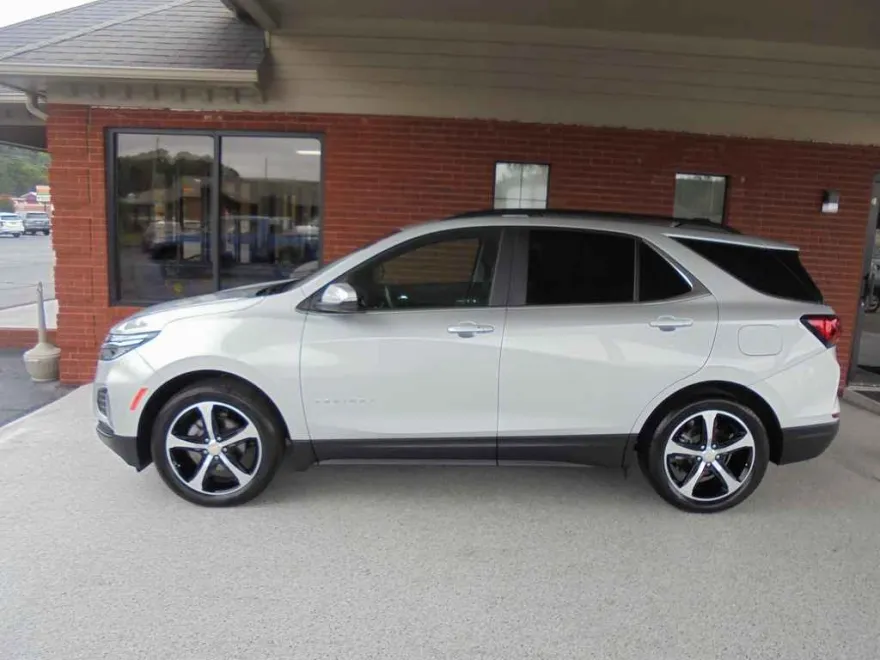 2022 Chevrolet Equinox LT photo 1