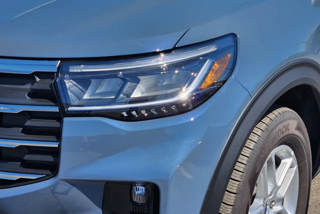 2025 Ford Explorer photo 1