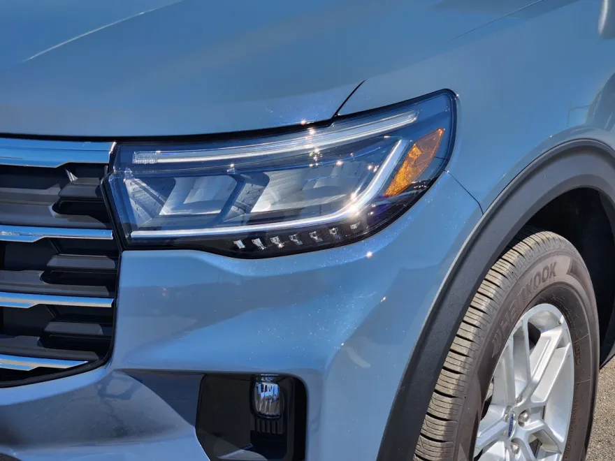 2025 Ford Explorer photo 1