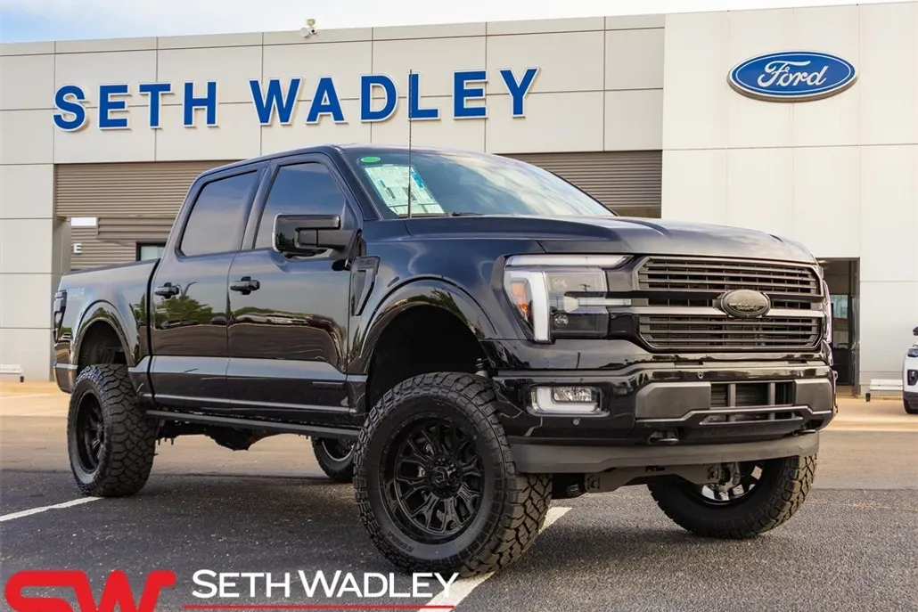 2025 Ford F-150 Platinum photo 1