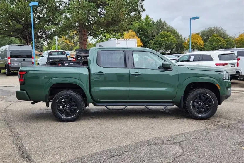 2022 Nissan Frontier Crew Cab SV photo 1