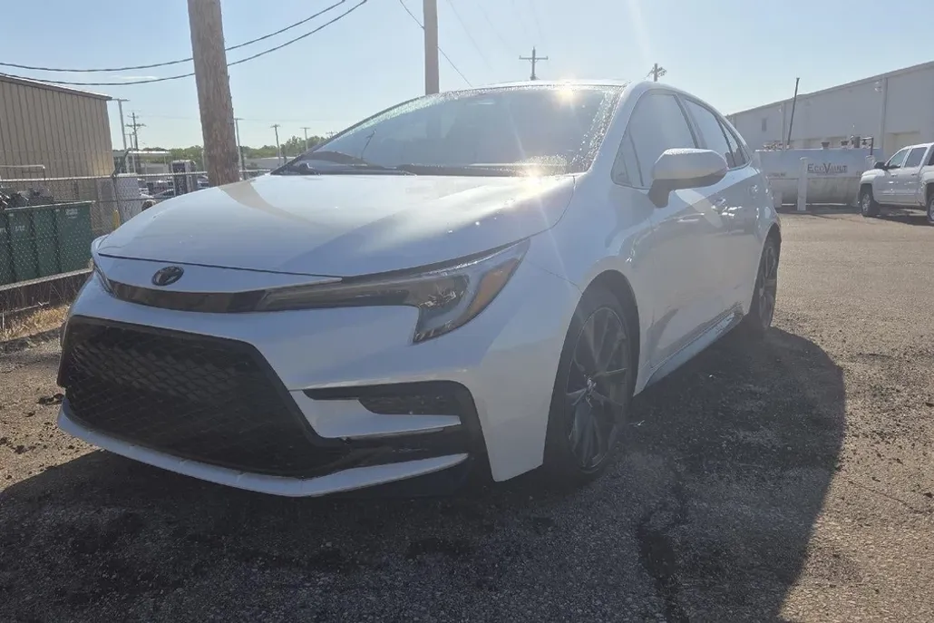 2023 Toyota Corolla SE photo 1