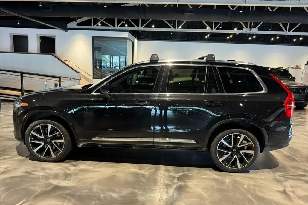 2023 Volvo XC90 Plus photo 1