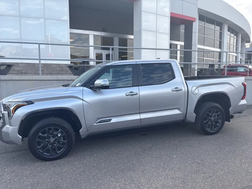2025 Toyota Tundra Platinum photo 1
