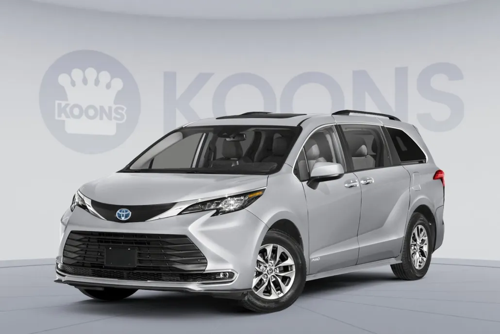 2025 Toyota Sienna XLE photo 1