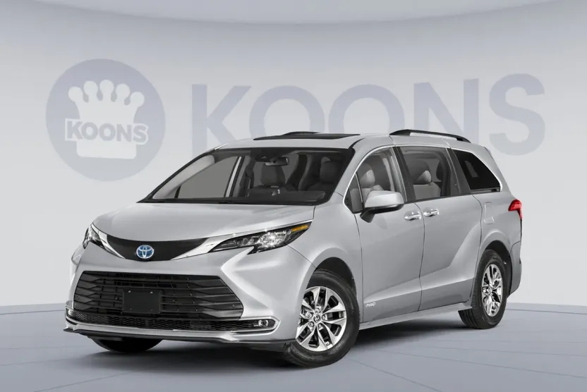 2025 Toyota Sienna XLE photo 1
