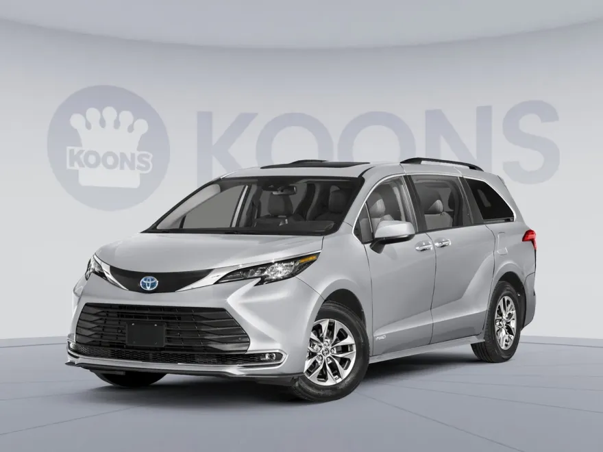 2025 Toyota Sienna XLE photo 1