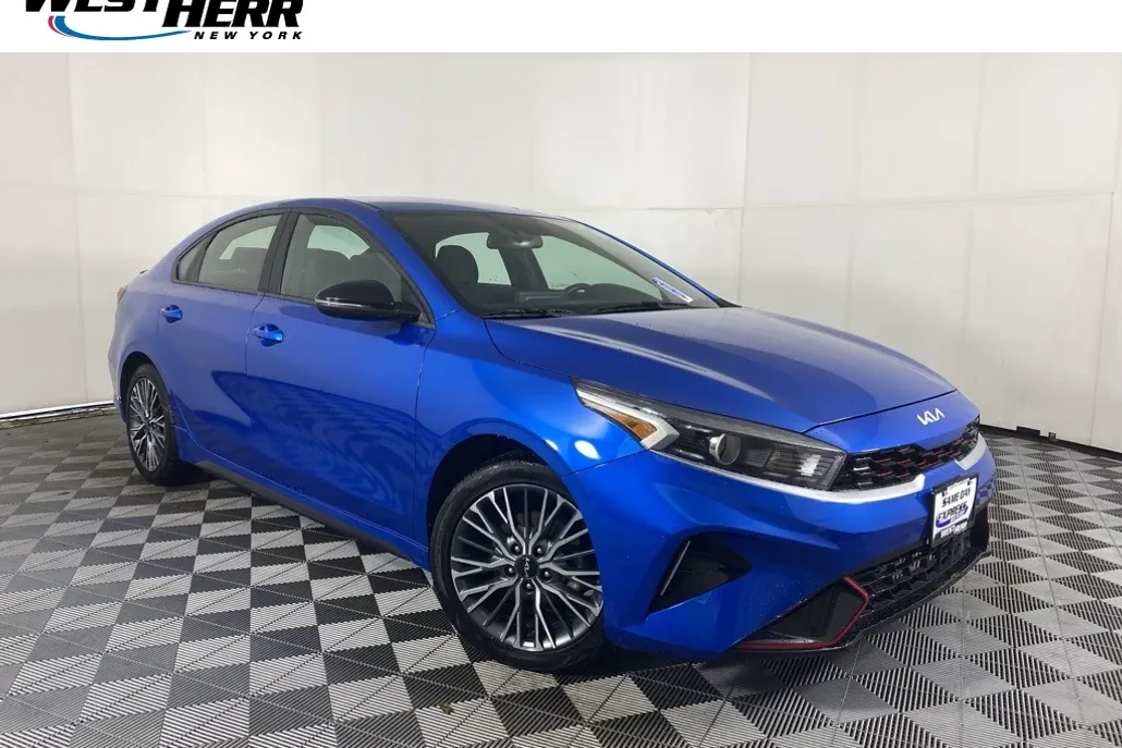 2023 Kia Forte GT-Line photo 1