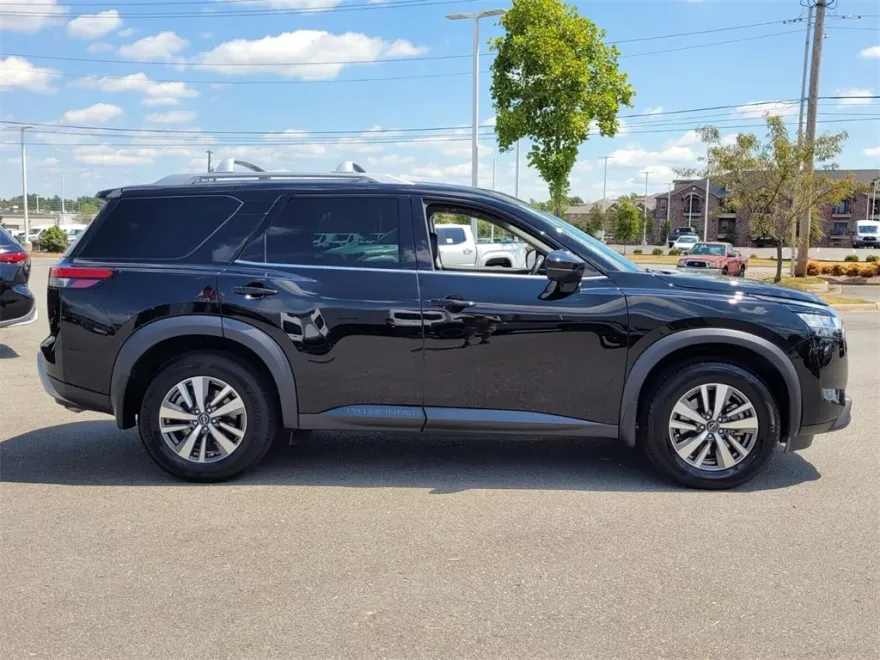 2024 Nissan Pathfinder SL photo 1