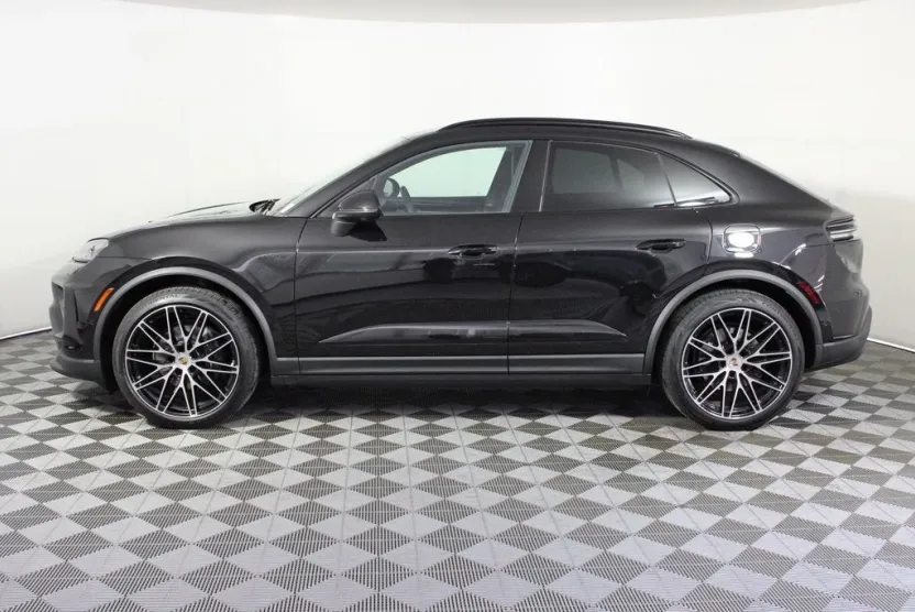 2025 Porsche Macan Base photo 1