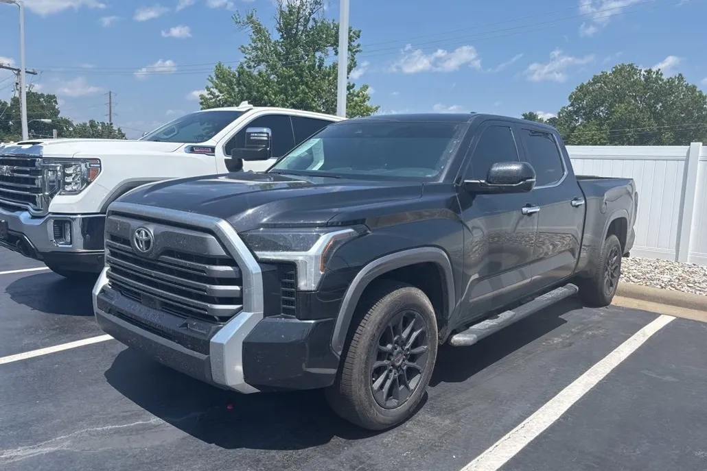 2023 Toyota Tundra Limited photo 1