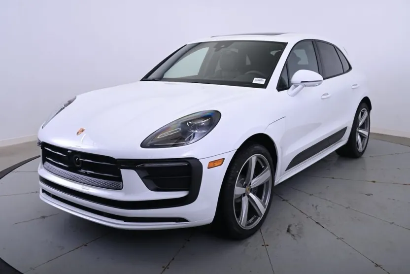 2025 Porsche Macan Base photo 1