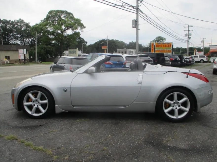 2005 Nissan 350Z Touring photo 1