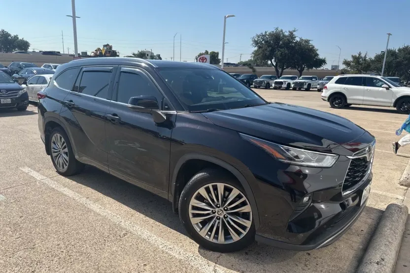2022 Toyota Highlander Platinum photo 1