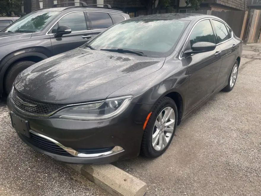 2015 Chrysler 200 Limited photo 1