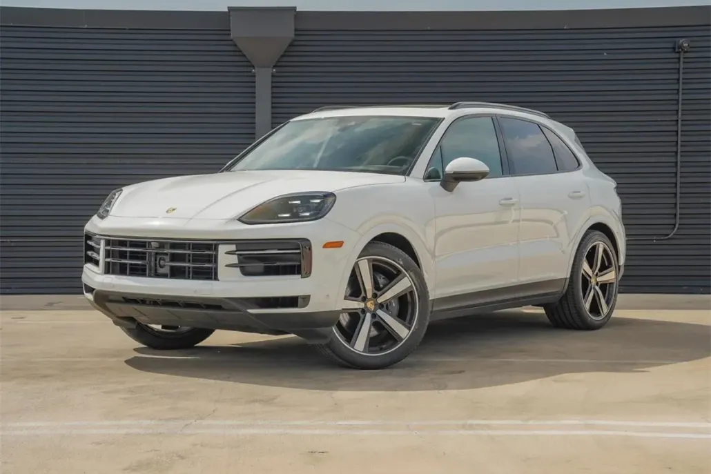 2024 Porsche Cayenne Base photo 1