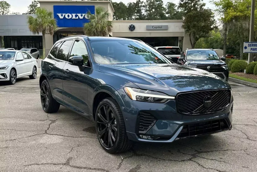 2026 Volvo XC60 Black Edition photo 1