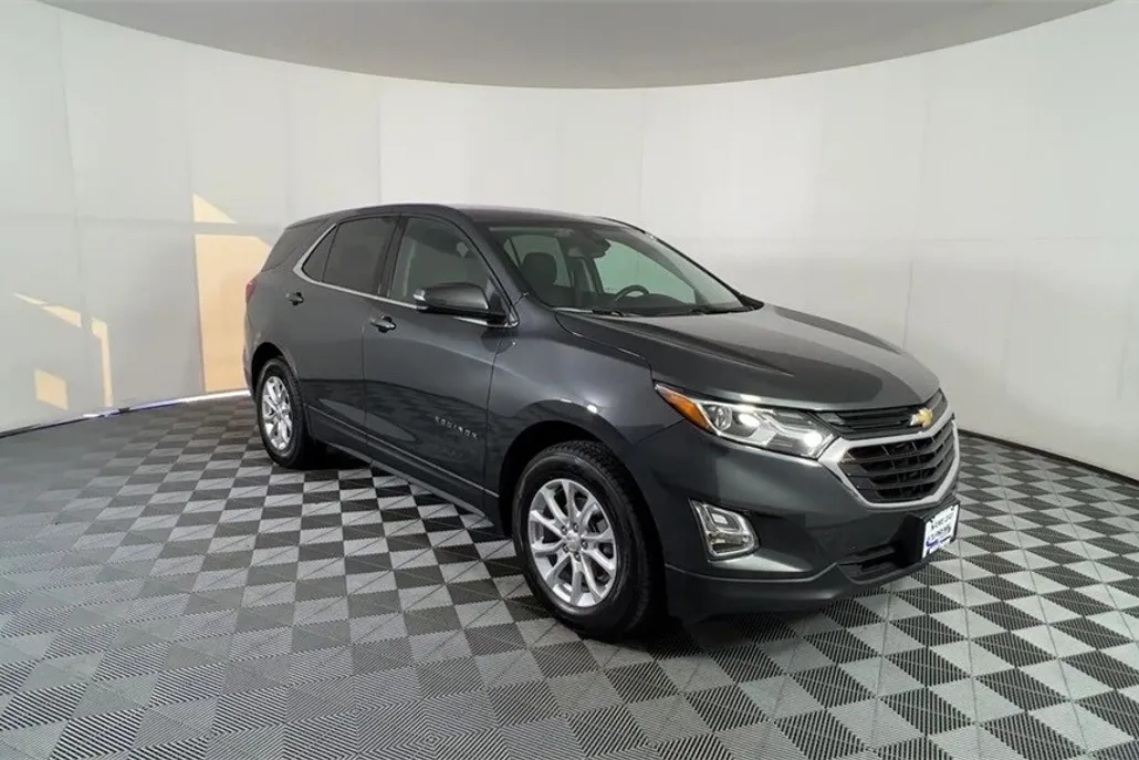 2019 Chevrolet Equinox LT photo 1