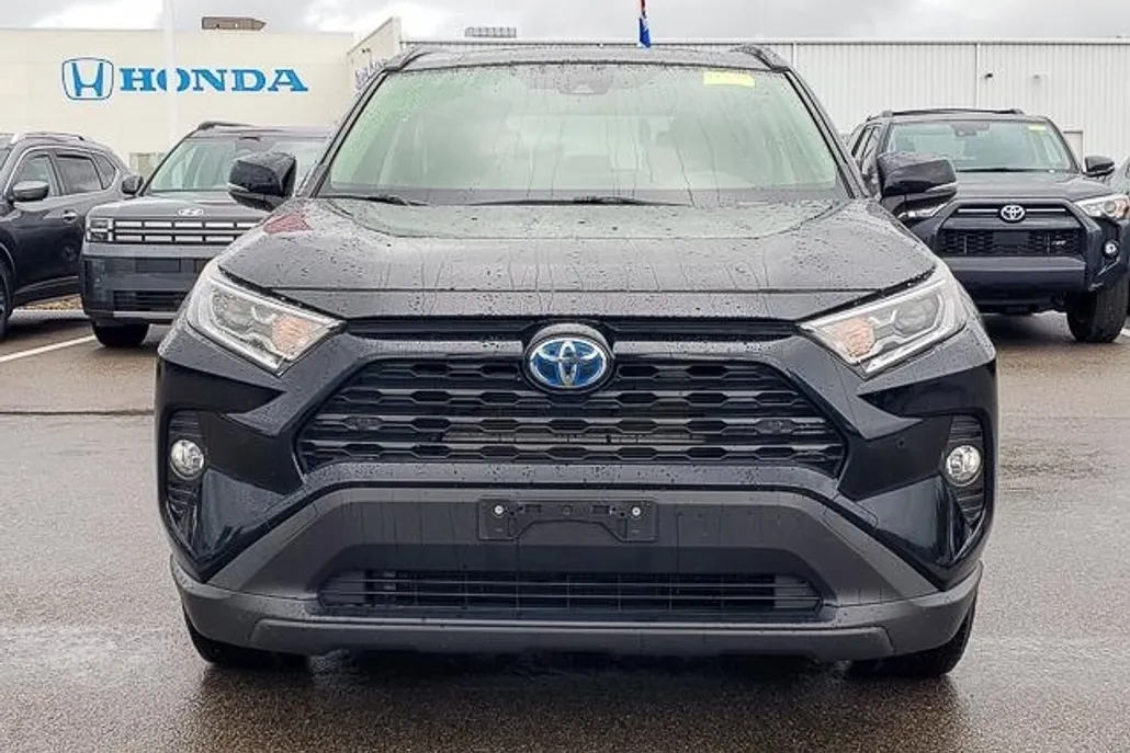 2019 Toyota RAV4 Hybrid XLE photo 1