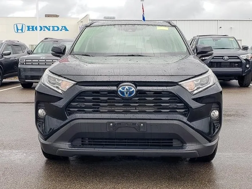 2019 Toyota RAV4 Hybrid XLE photo 1