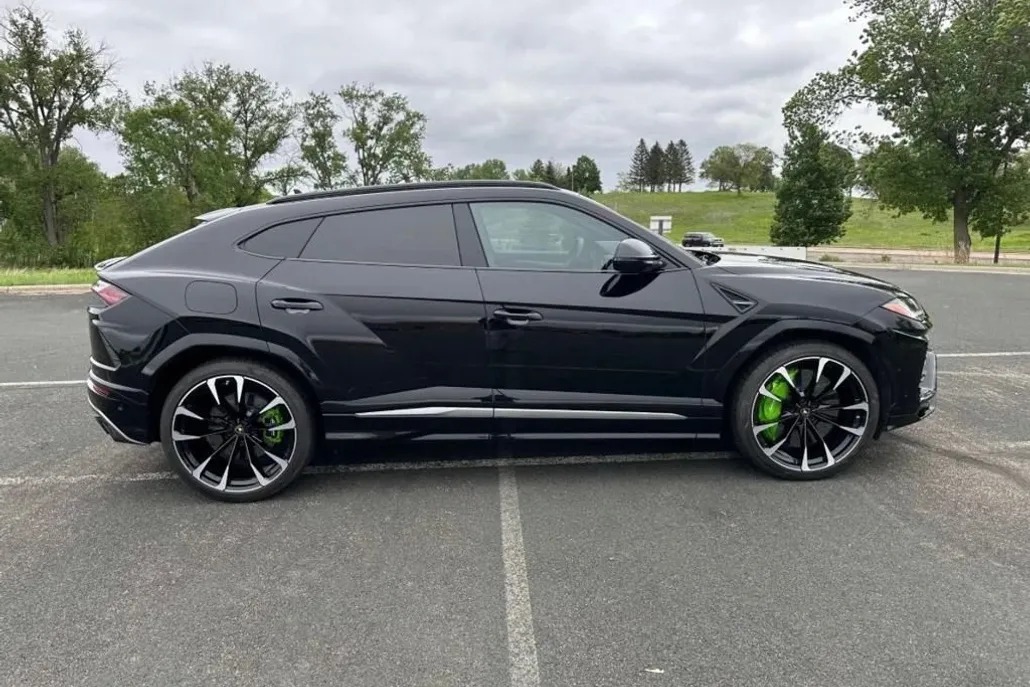 2019 Lamborghini Urus photo 1