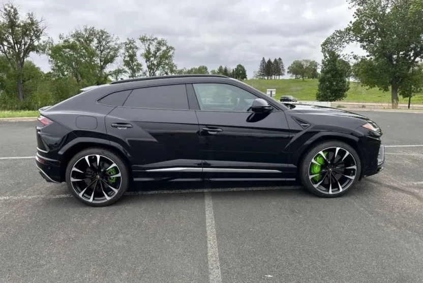 2019 Lamborghini Urus photo 1