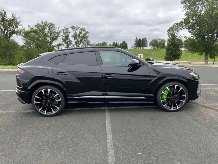 2019 Lamborghini Urus photo 1