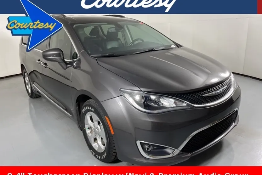 2020 Chrysler Pacifica Hybrid Touring L photo 1