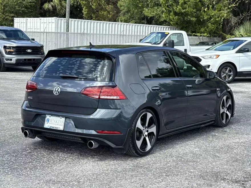 2018 Volkswagen Golf GTI S photo 1