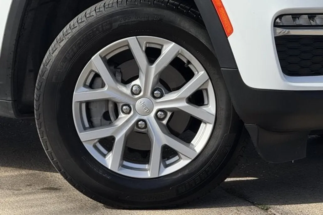 2023 Jeep Grand Cherokee Limited photo 1