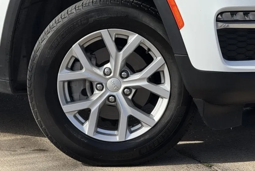 2023 Jeep Grand Cherokee Limited photo 1