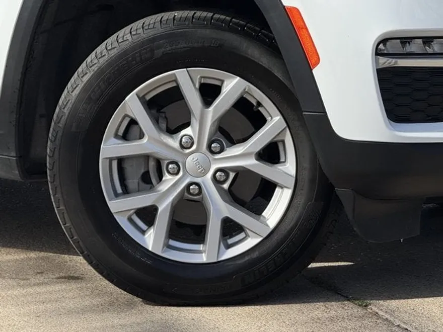 2023 Jeep Grand Cherokee Limited photo 1