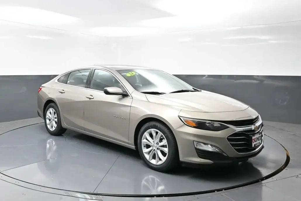 2024 Chevrolet Malibu 1LT photo 1