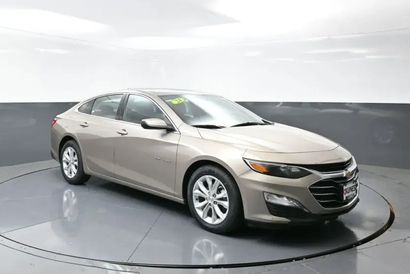 2024 Chevrolet Malibu 1LT photo 1