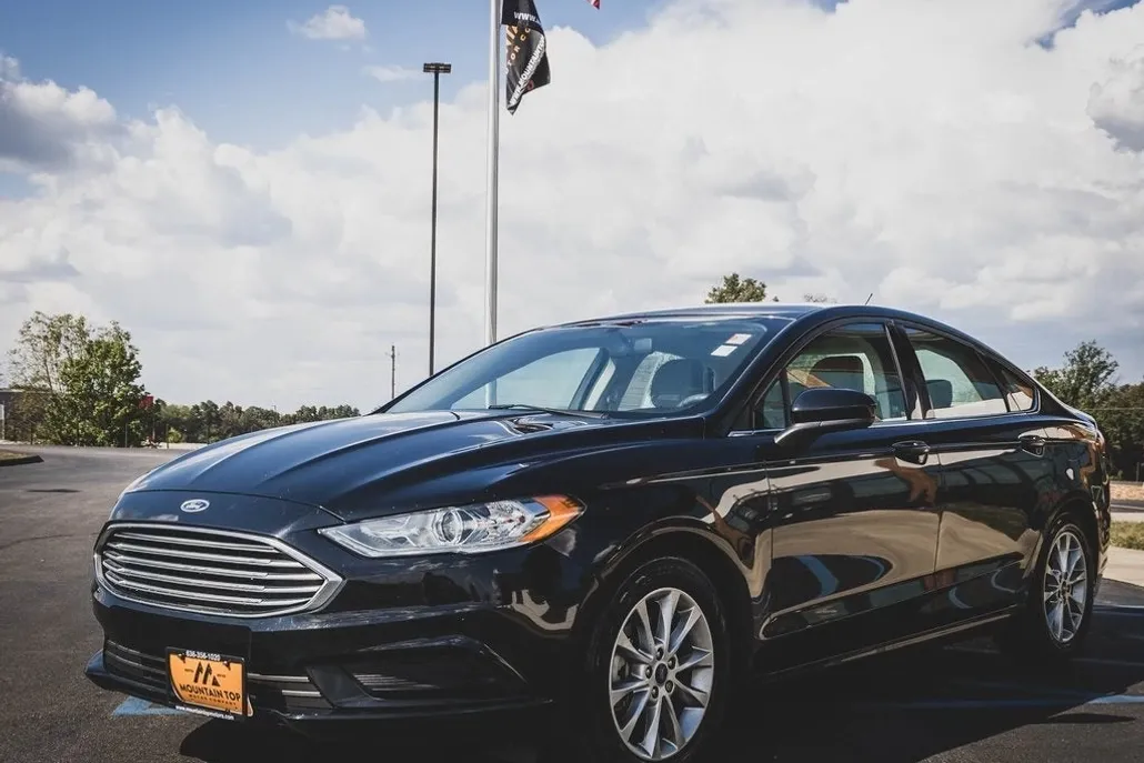 2017 Ford Fusion SE photo 1